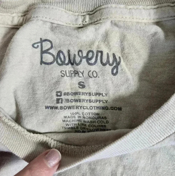 Bowery Supply Co Mushroom Graphic T-Shirt beige women's size Small - Picture 4 of 7